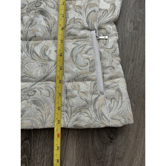 Chic Puffer Vest White Silver Quilted‎ Small Zip Up Zip Pockets Classy WHBM - Picture 6 of 7